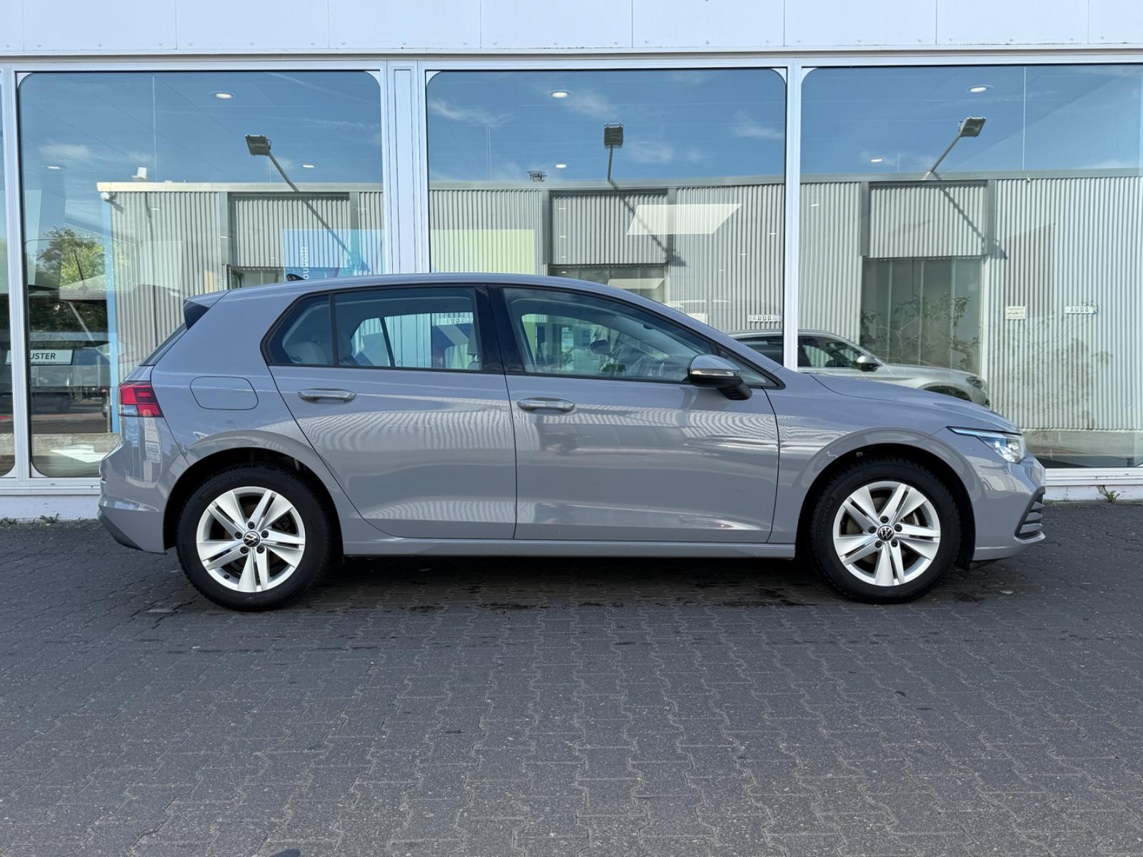 Volkswagen Golf VIII Lim. Life LED/Navi/Kamera/SitzHz/ACC, миниатюра 5