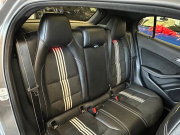 Mercedes-Benz GLA 220 d *4Matic *AHK*AMG*Pano*G Tronic*