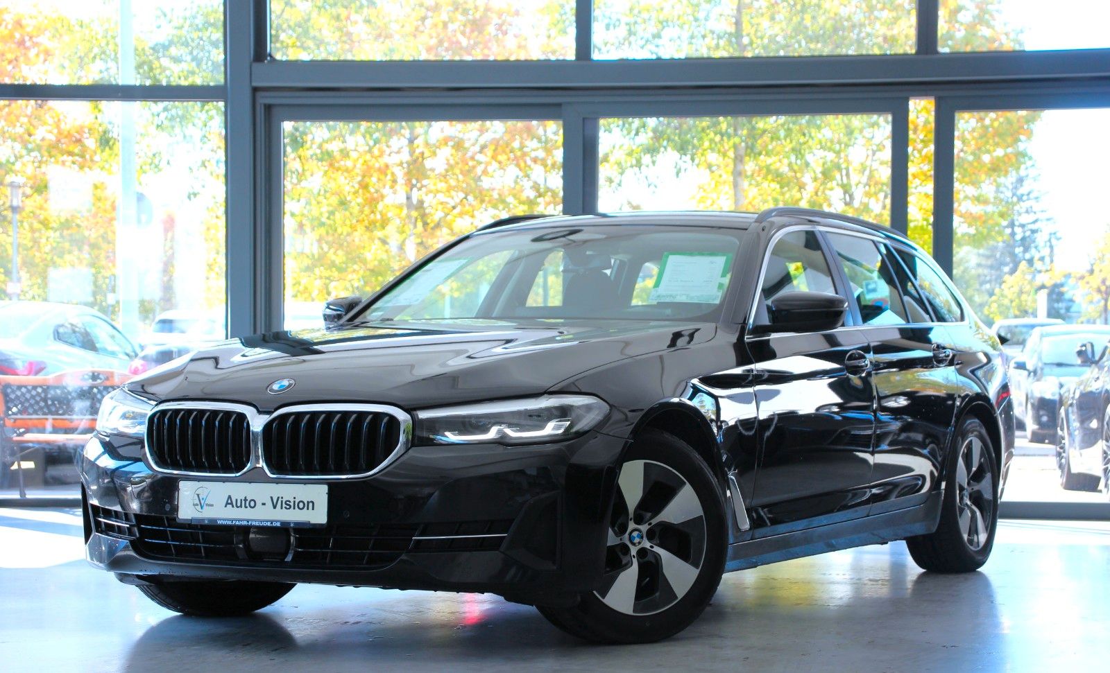 BMW 520 520d xDrive*LED*KAM*AppleCarPlay*SHZ*