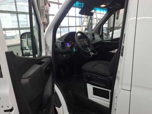 Fahrzeugabbildung Mercedes-Benz Sprinter 317 Kombi L2H2 Mobility Rollstuhl Lift