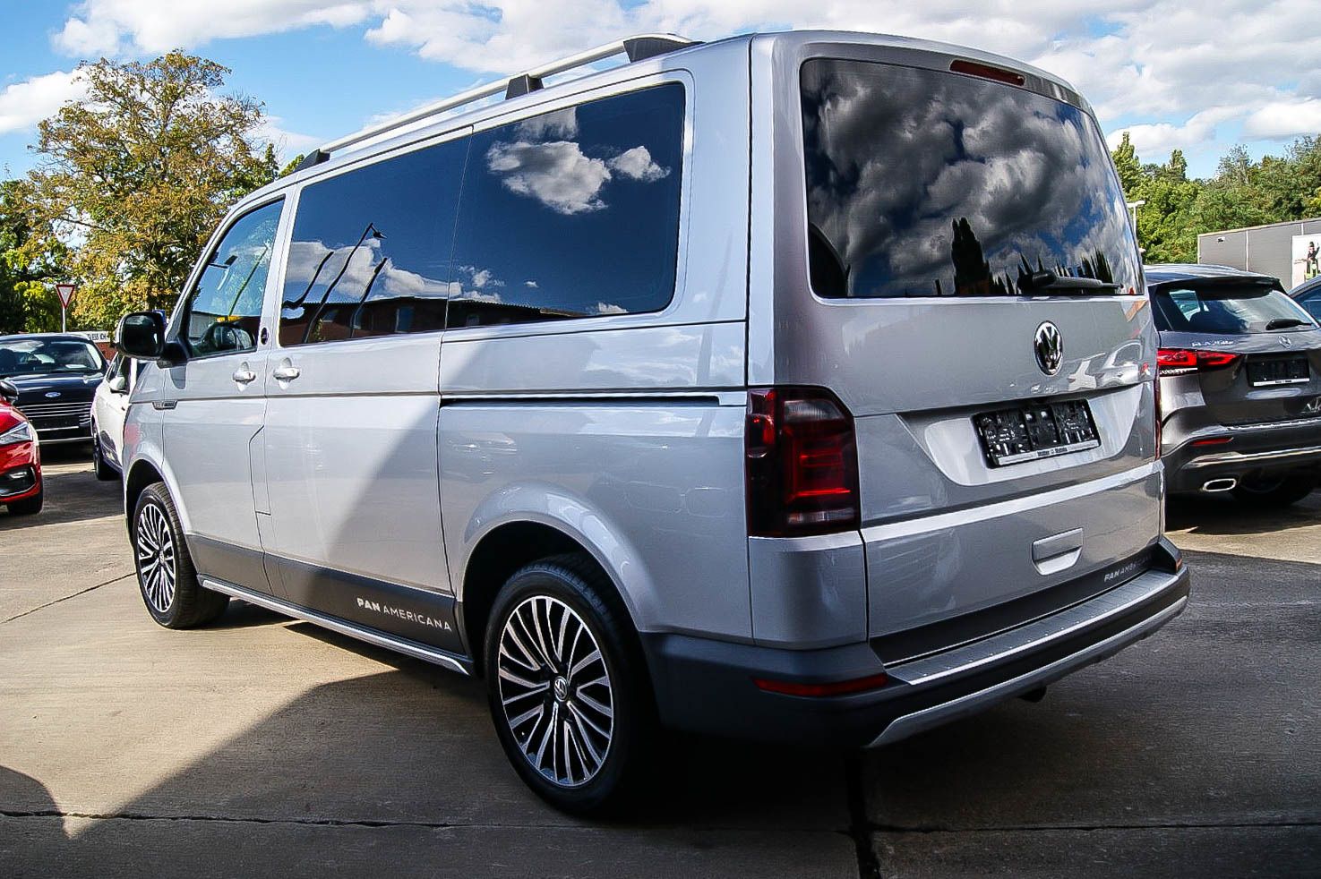 Fahrzeugabbildung Volkswagen T6 Multivan PanAmericana 20TDI 7-SITZE LED STHZG