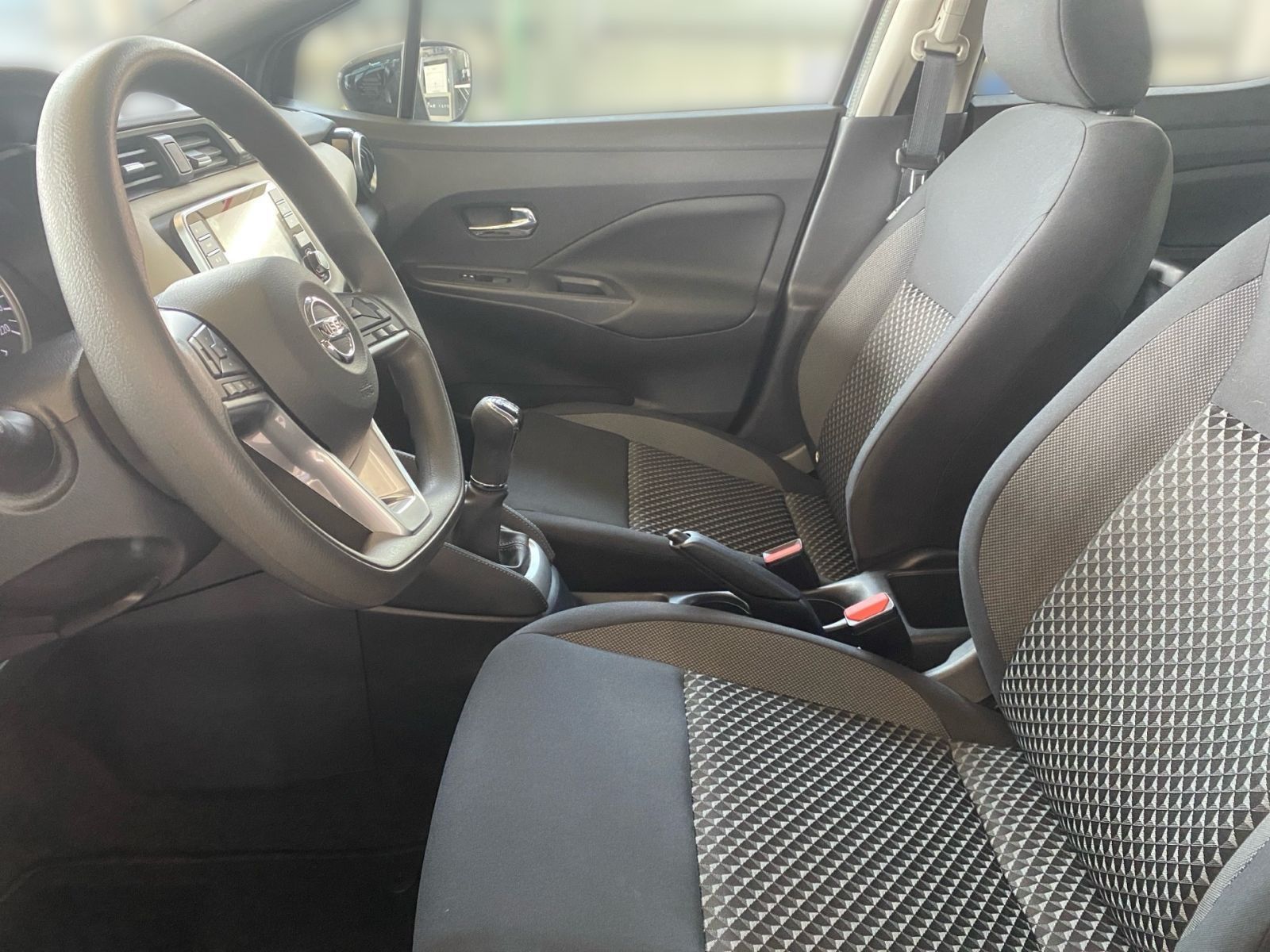 Fahrzeugabbildung Nissan Micra 1.0 IG-T Kiiro*Navi*DAB*Alu*Sitzhg*PDC*+WR