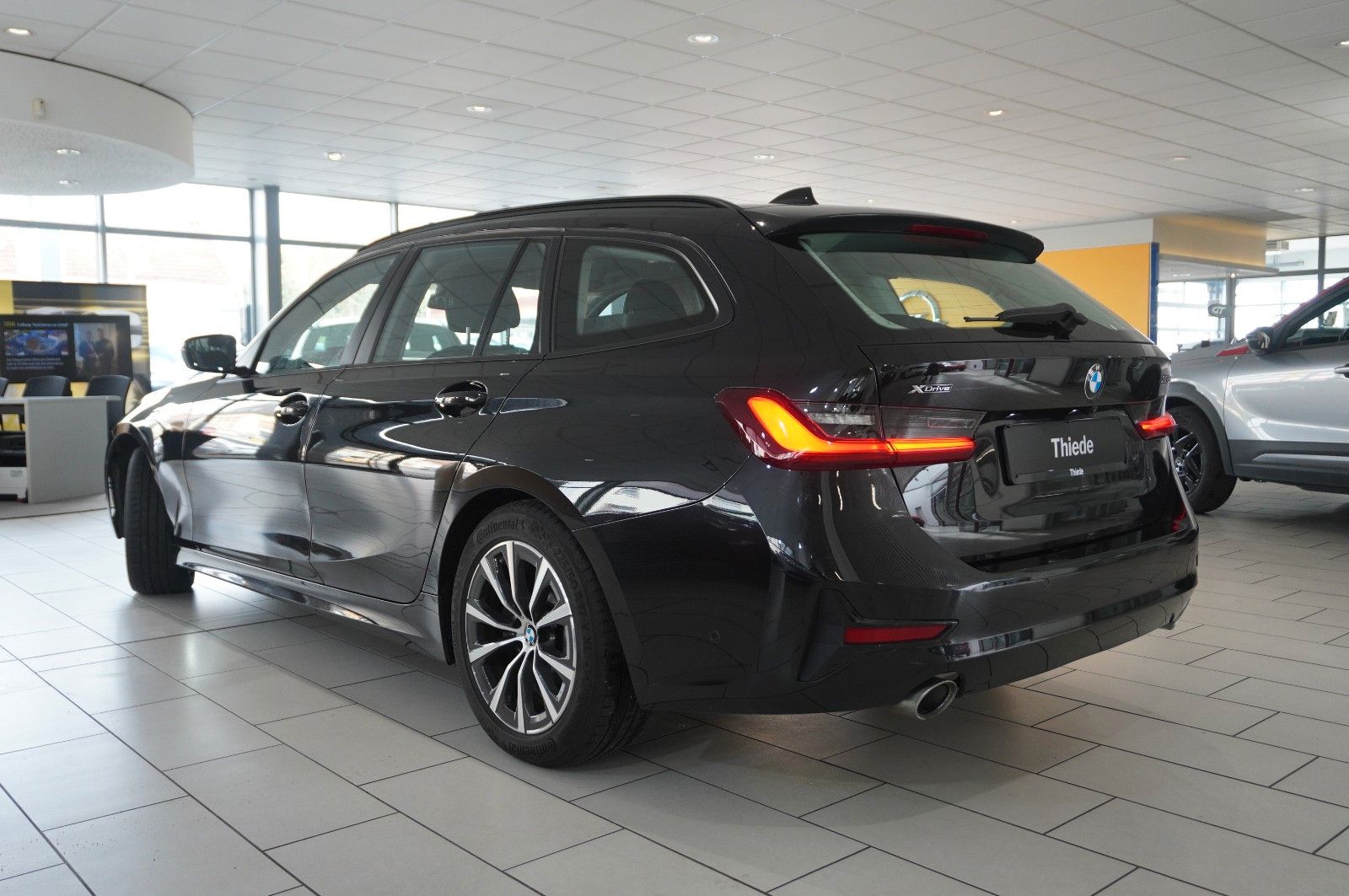 Fahrzeugabbildung BMW 330D TOURING X-DRIVE NAVI/LED/KAMERA/VIRT./SPORT