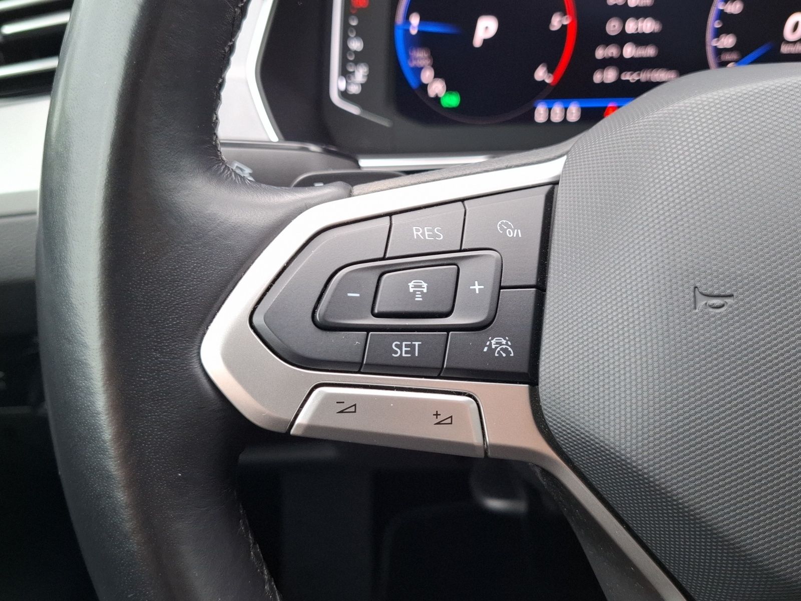 Fahrzeugabbildung Volkswagen Passat Variant TDI Business DSG Matrix Navi AID