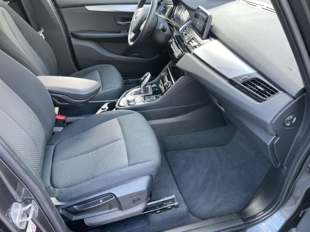 Fahrzeugabbildung BMW 218 Active Tourer Advantage Autom. Navigation. R