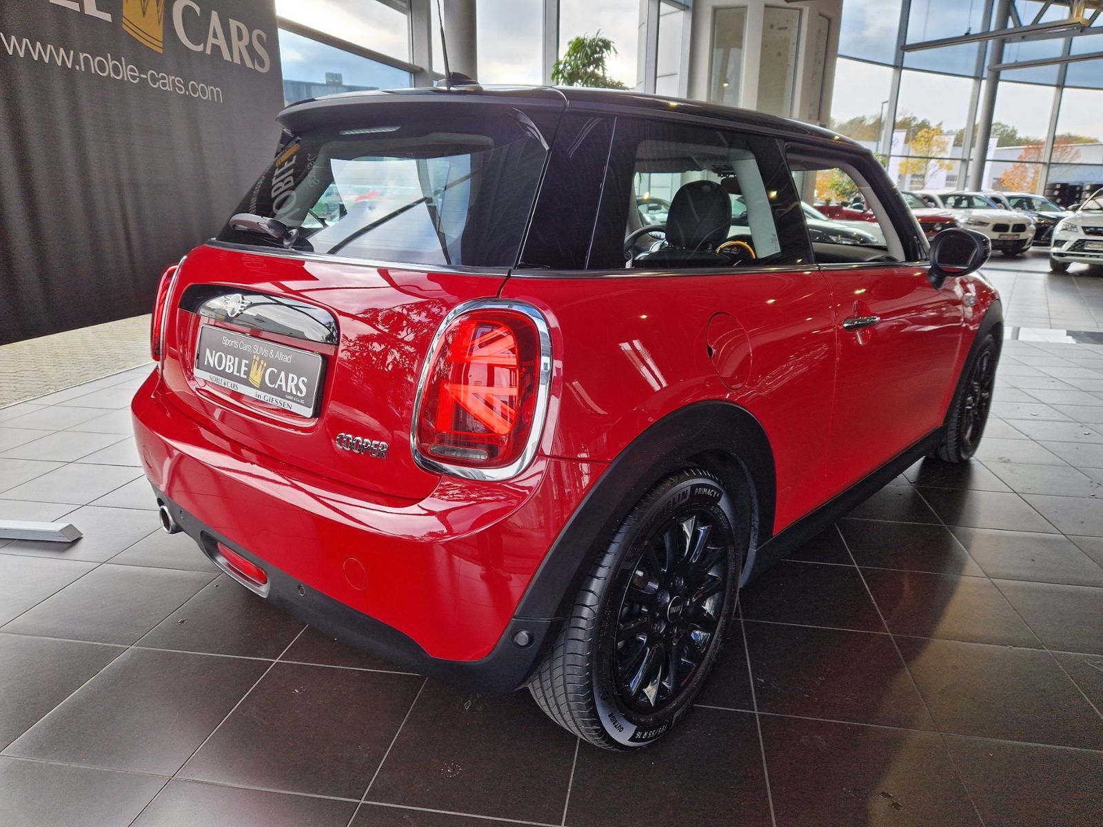 Fahrzeugabbildung MINI Cooper Pepper LED DAB SHZ PDC ALU