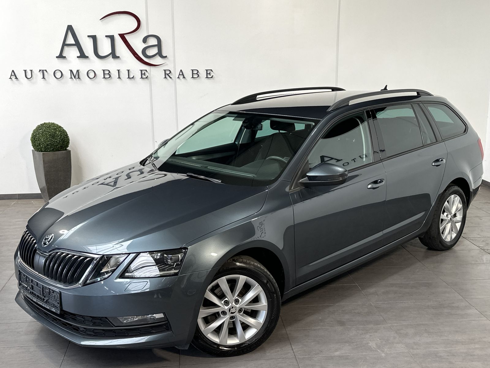 Fahrzeugabbildung SKODA Octavia Combi 2.0 TDI DSG Tour NAV+LED+ACC+DAB