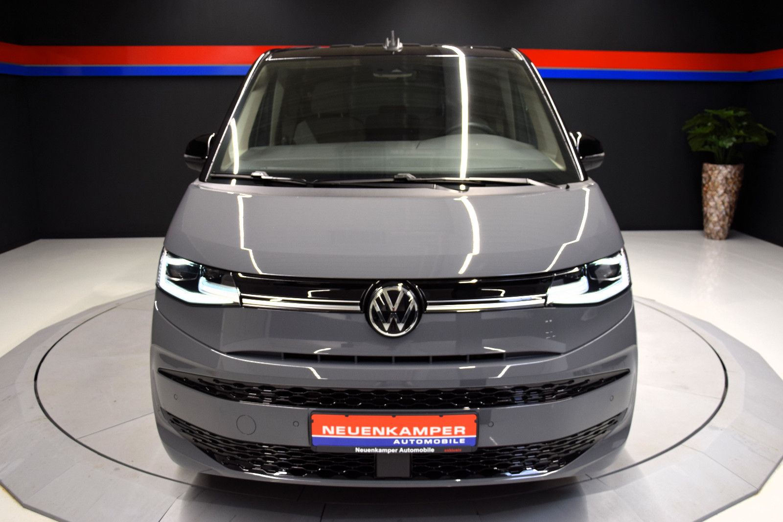 Fahrzeugabbildung Volkswagen T7 Multivan Edition ACC Standheizung AHK Kamera