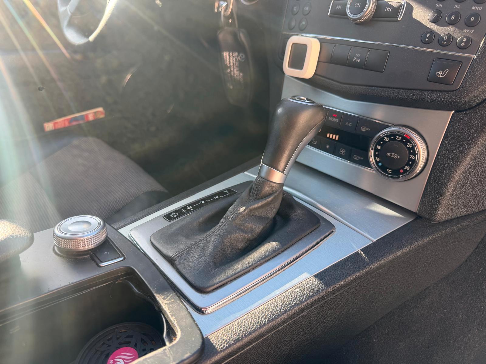 Mercedes-Benz C180 2009 — photo 16