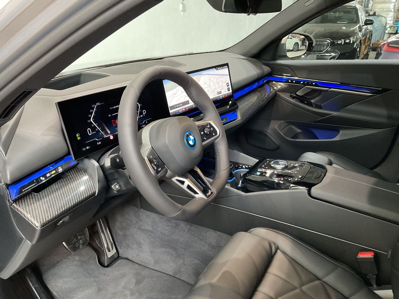 Fahrzeugabbildung BMW i5 xDrive40 *Sitzbelüftung *AHK *20" LMR DAB