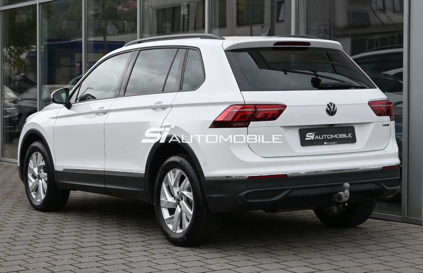 Fahrzeugabbildung Volkswagen Tiguan 2.0 TDI DSG 4MOT Life °ACC°AHK°HUD°STHZ°