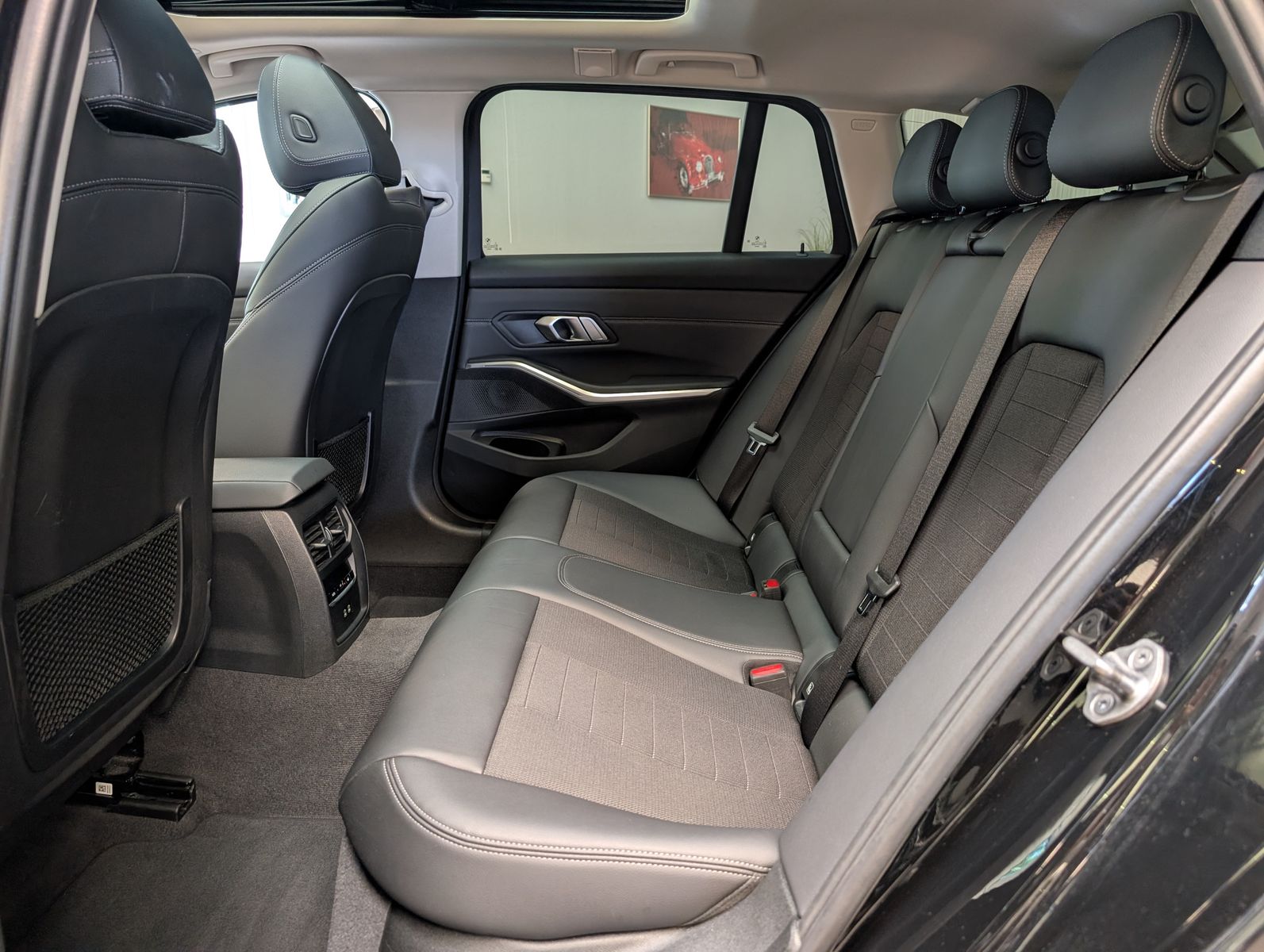 Fahrzeugabbildung BMW 320 e xDrive Sport Line Schadow Pano Laser Navi