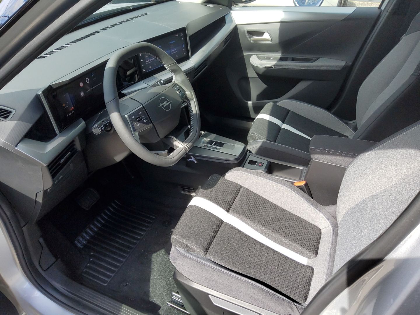 Fahrzeugabbildung Opel Frontera GS Hybrid Tech-P, Allwetter, Sitzh.,PDC