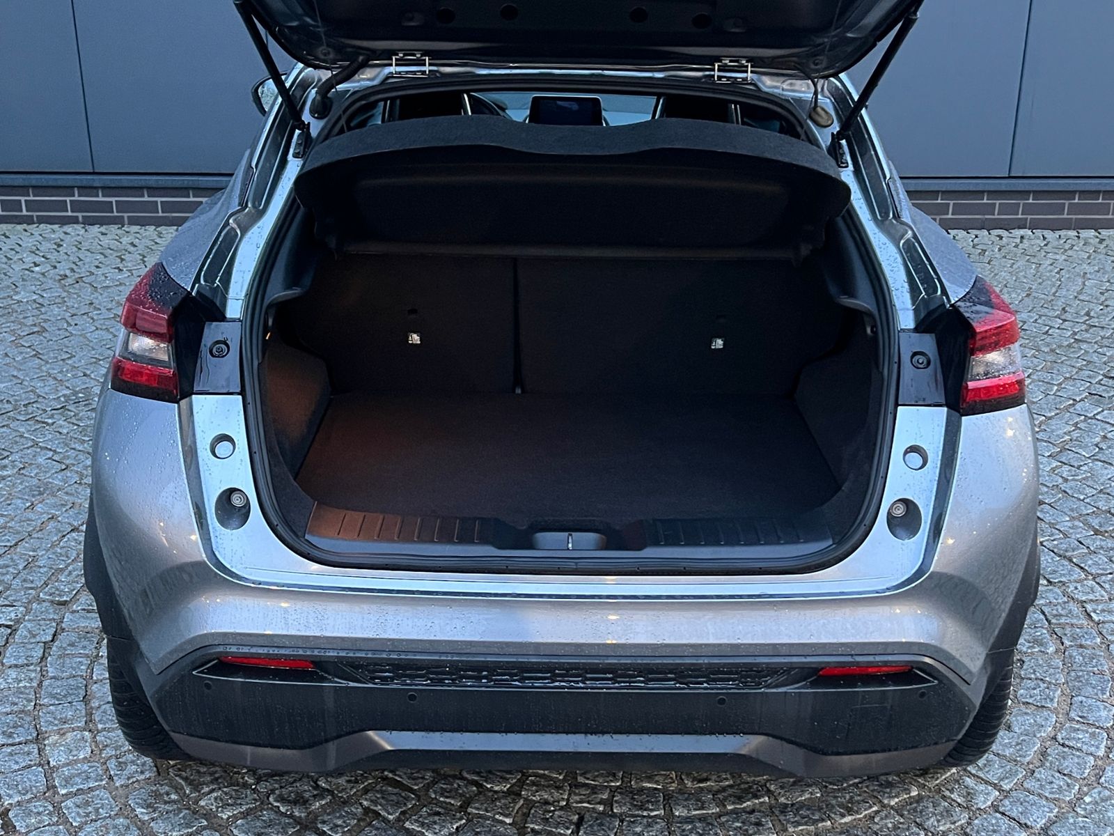 Fahrzeugabbildung Nissan Juke Tekna 1.0 DIG-T Automatik *BOSE, LED, 19" L