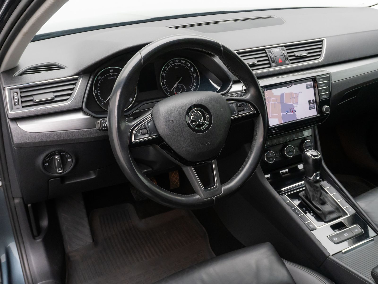 Fahrzeugabbildung SKODA Superb Style BiXenon PDC Navi Touch FernlichtAss