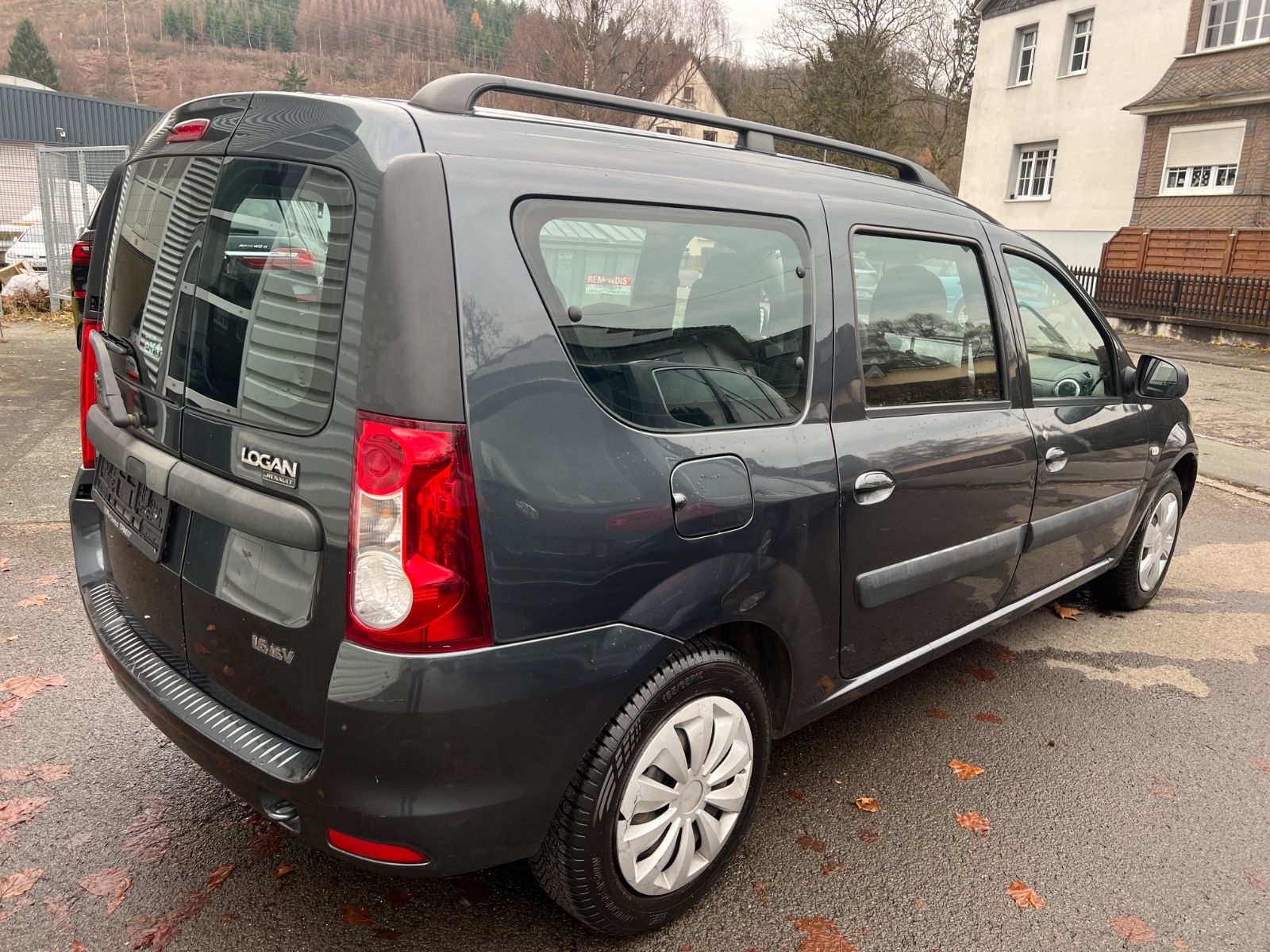 Fahrzeugabbildung Dacia Logan MCV Kombi Laureate * 7.SITZE *TÜV NEU*