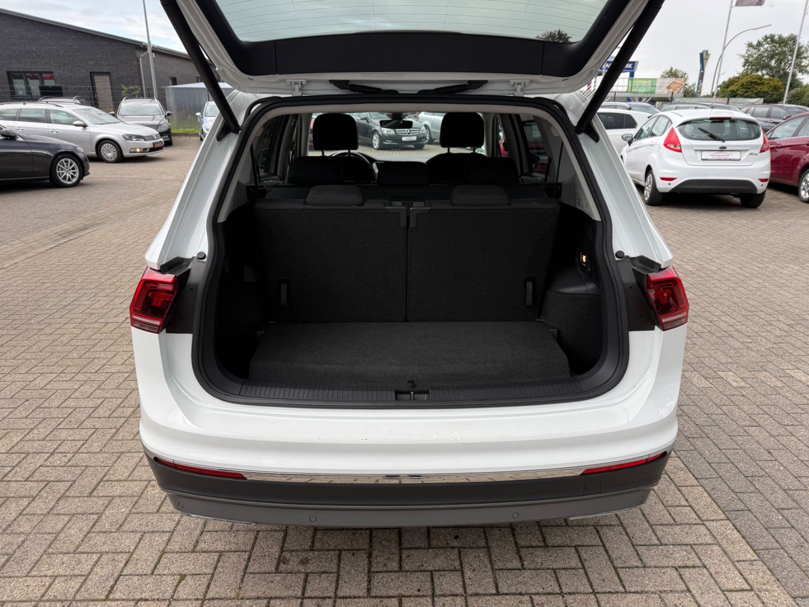 Tiguan Allspace Highline 4Motion*7-SITZER*NAVI*2