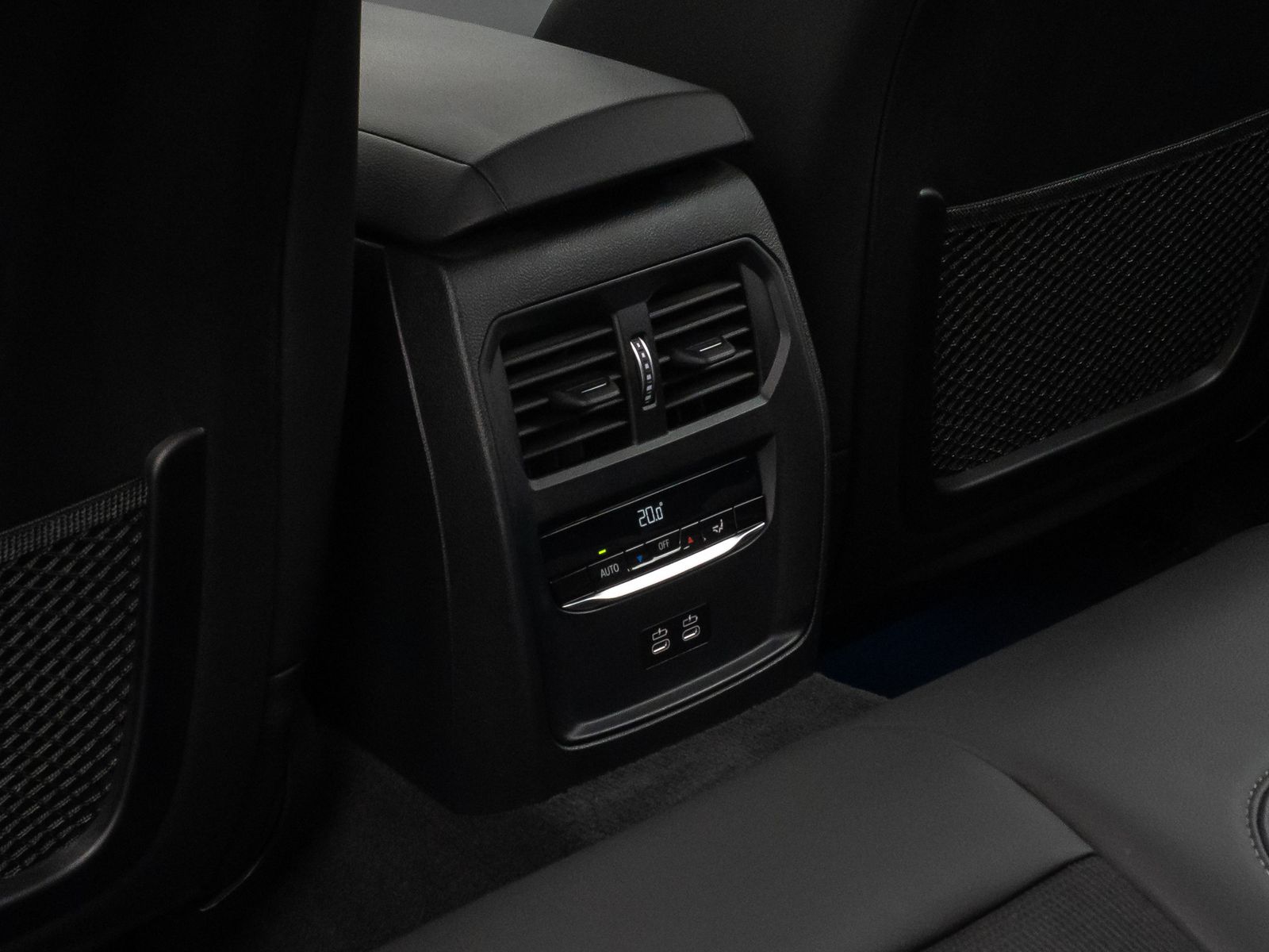 Fahrzeugabbildung BMW 330e Kamera DAB HiFi DrivingAssist Alarm Sport