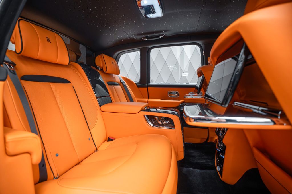 Cullinan BLACK BADGE 2026 MANSORY BLACK/ORANGE - Bild 17