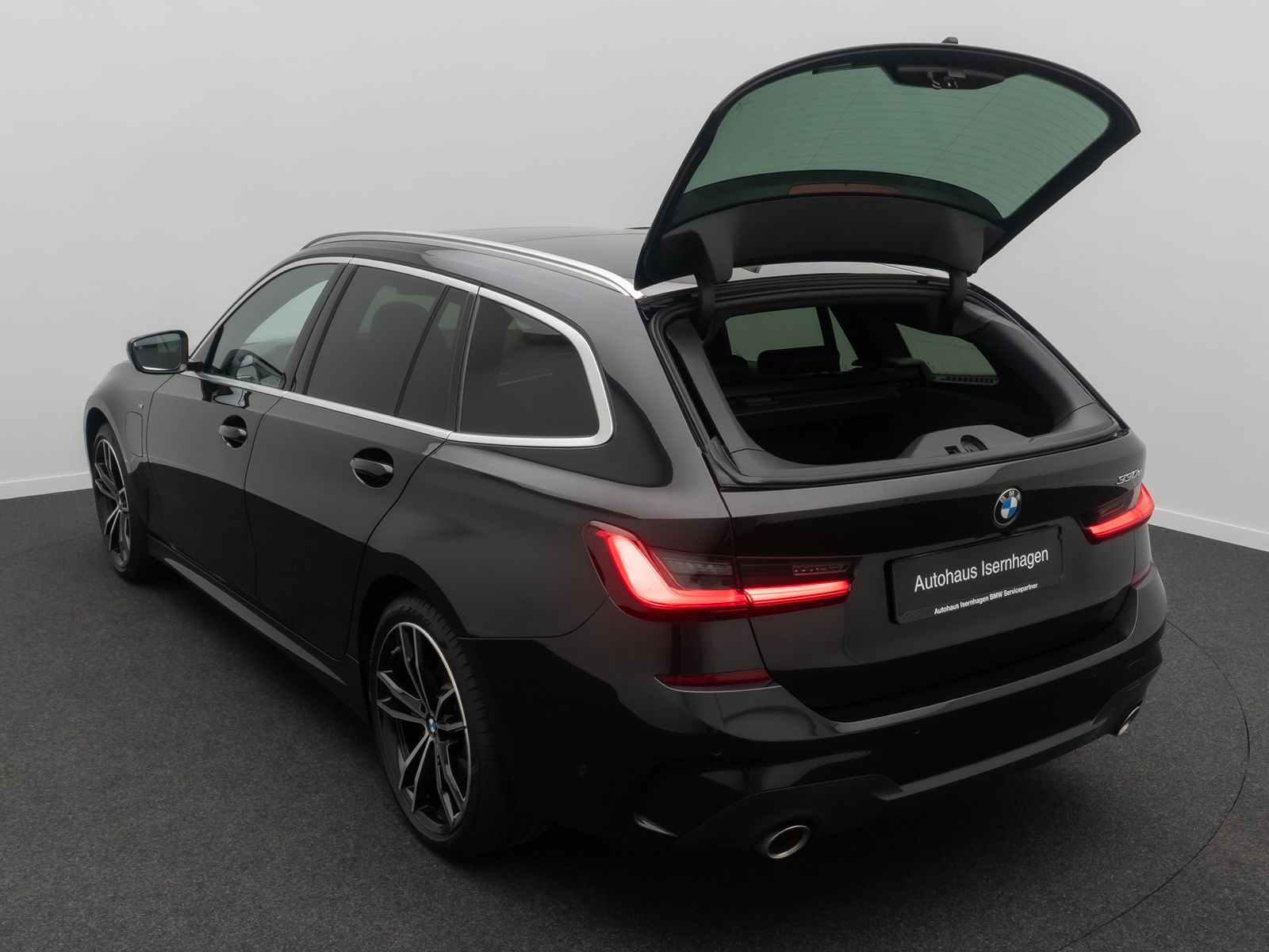 Fahrzeugabbildung BMW 330e M Sport Panorama DAB HUD 360&deg; H/K 19Zoll