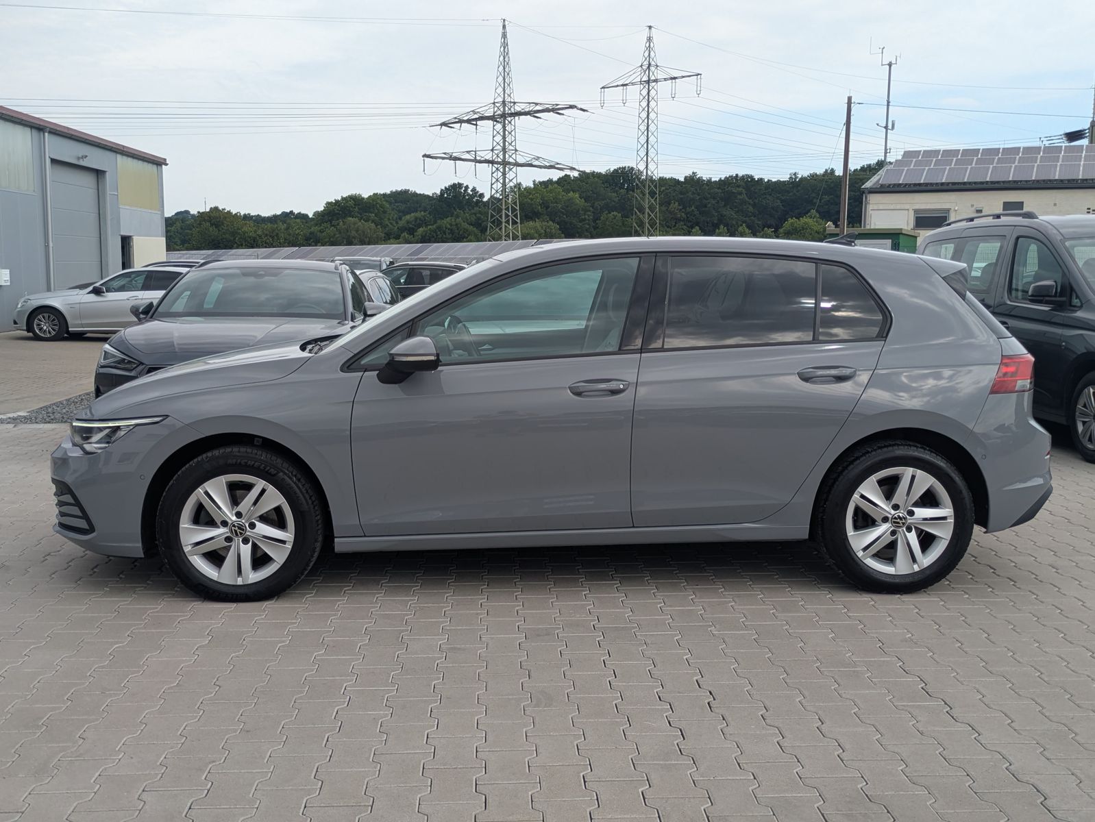 Fahrzeugabbildung Volkswagen Golf 2.0 TDI Life STHZ*LED*MASSAGE*MEMORY*APP