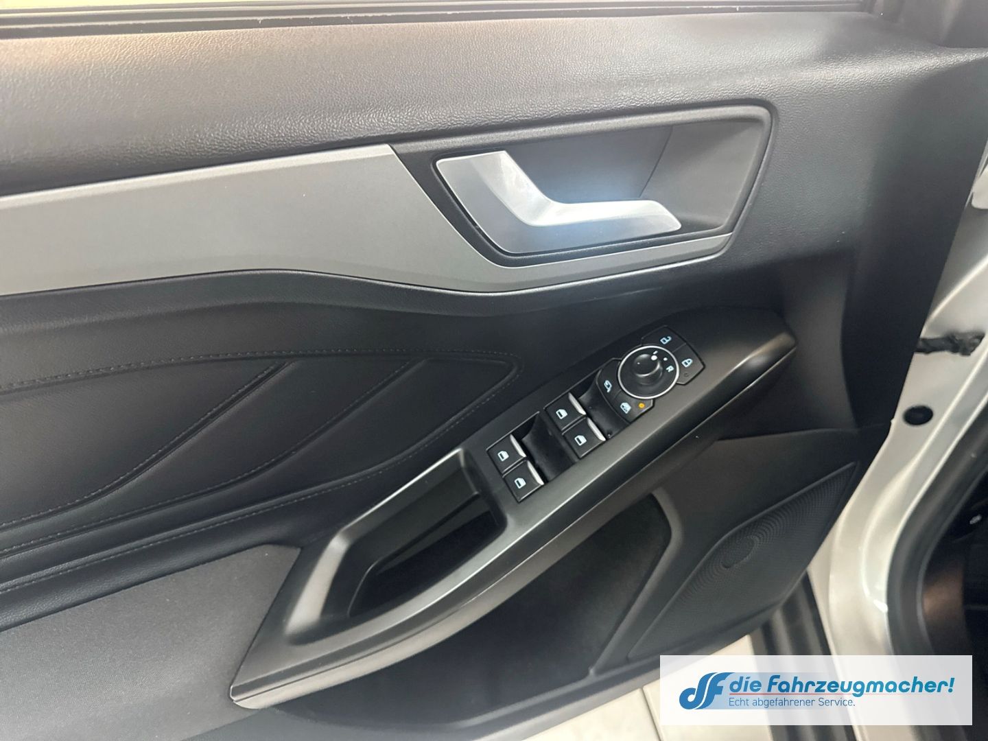 Fahrzeugabbildung Ford Focus Turnier Cool & Connect Navi LED Apple CarP