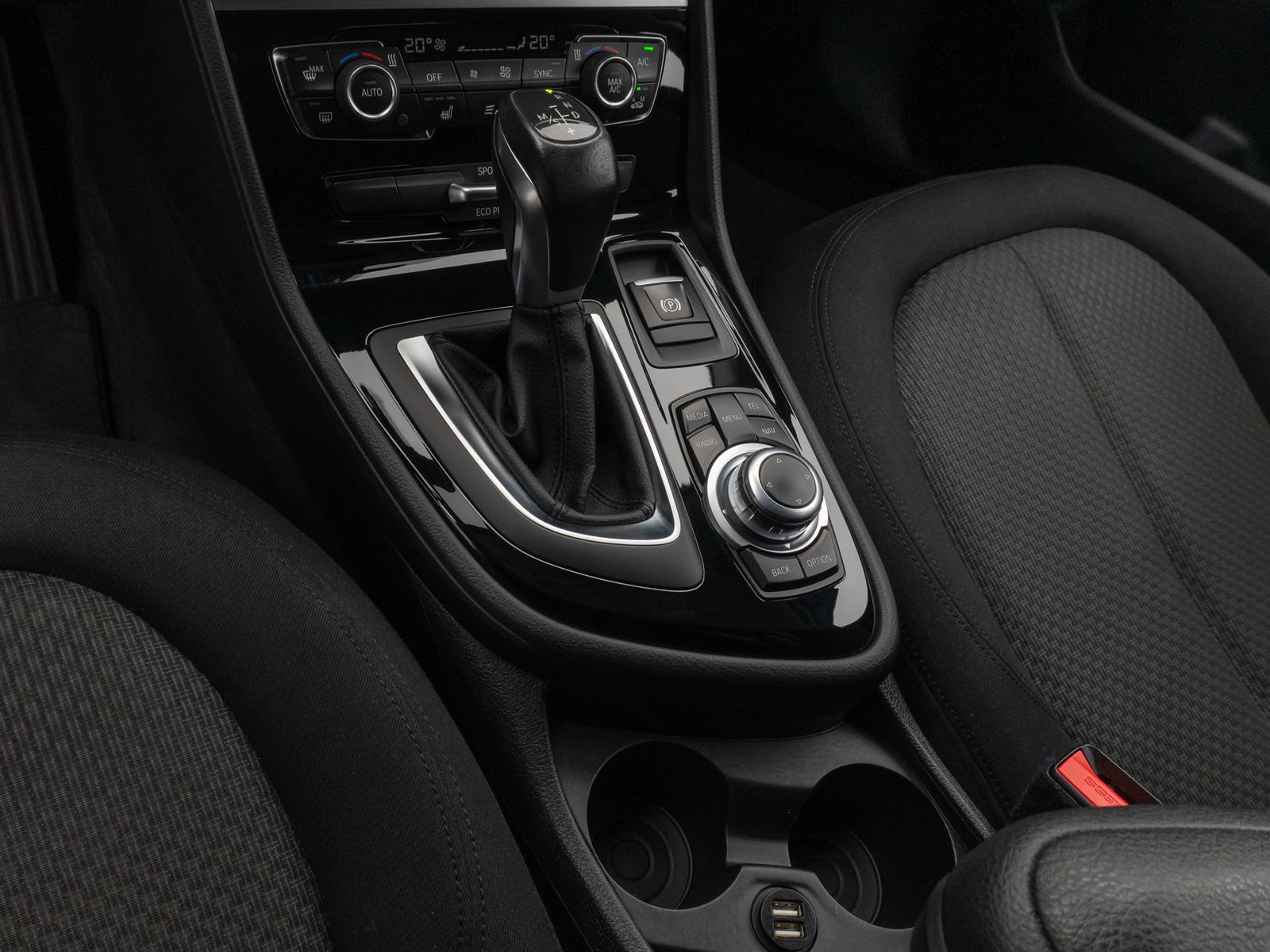 Fahrzeugabbildung BMW 218i Active Tourer Navi Sitzhz Geschwindigkeitsr