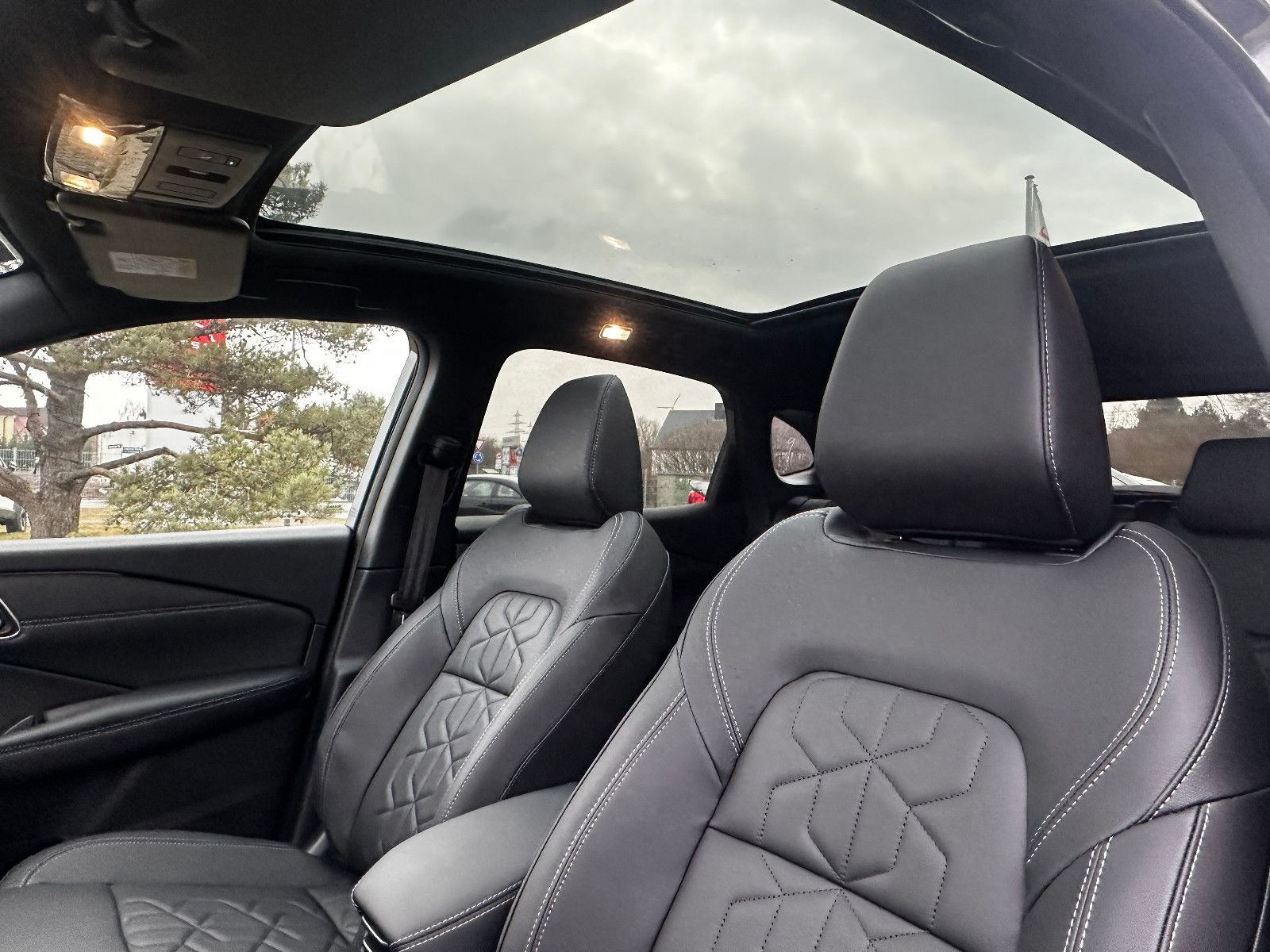 Fahrzeugabbildung Nissan Qashqai Tekna + e-Power