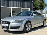 Audi TT Coupe/Roadster 2.0 TFSI Coupe Automatik/200PS - Audi TT Gebrauchtwagen in München