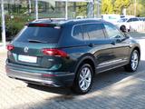 Volkswagen Tiguan Allspace Highline 4Motion - : Grün, Standheizung, Geländewagen