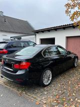 BMW 328i xDrive Luxury Line - schwarze BMW 328