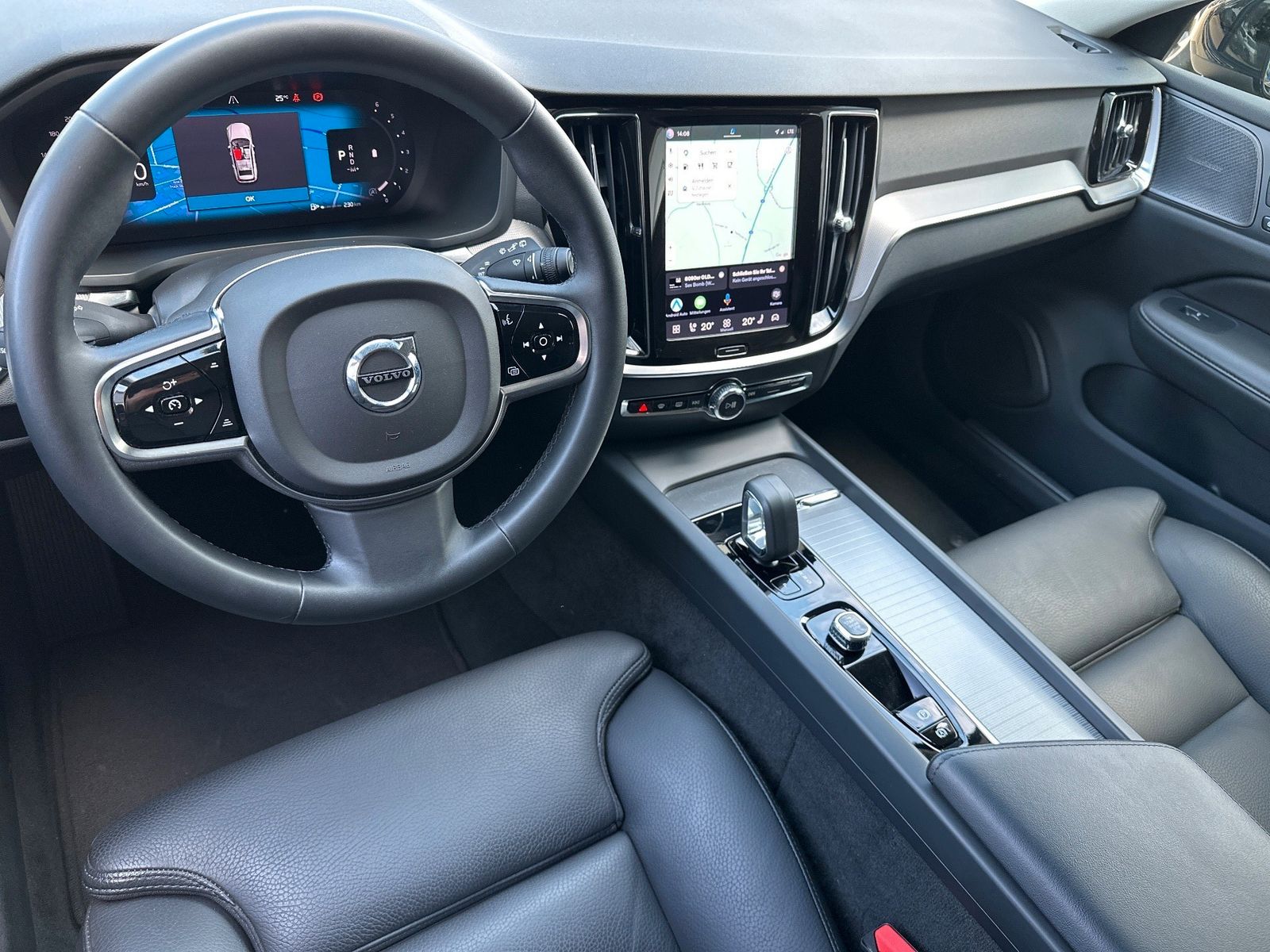 Fahrzeugabbildung Volvo V60 B4 D Plus Dark NAV+LED+AHK+ACC+360GRAD+SHZ