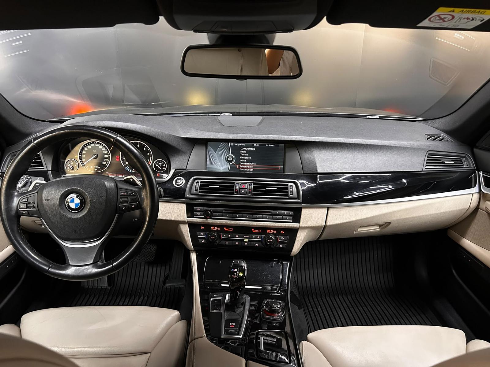 BMW 550i Touring | 408 ch | BVA | Affichage tête haute | Chauffage auxiliaire | Sièges chauffants avant/arrière | Soft Close | Attelage fixe