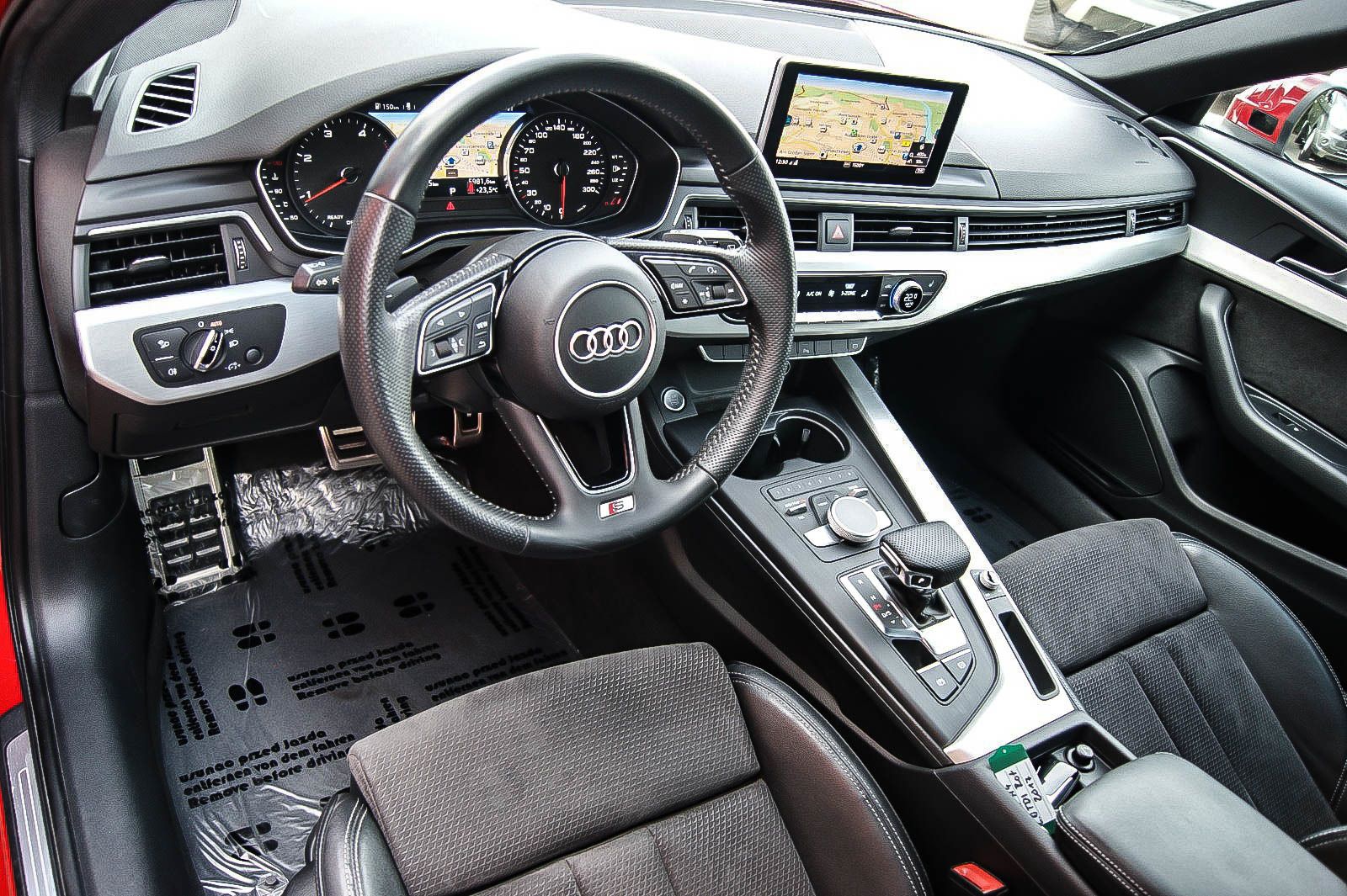 Fahrzeugabbildung Audi A4 Avant 20 TDI S-Line SPORT PANORAMA KAMERA DSP