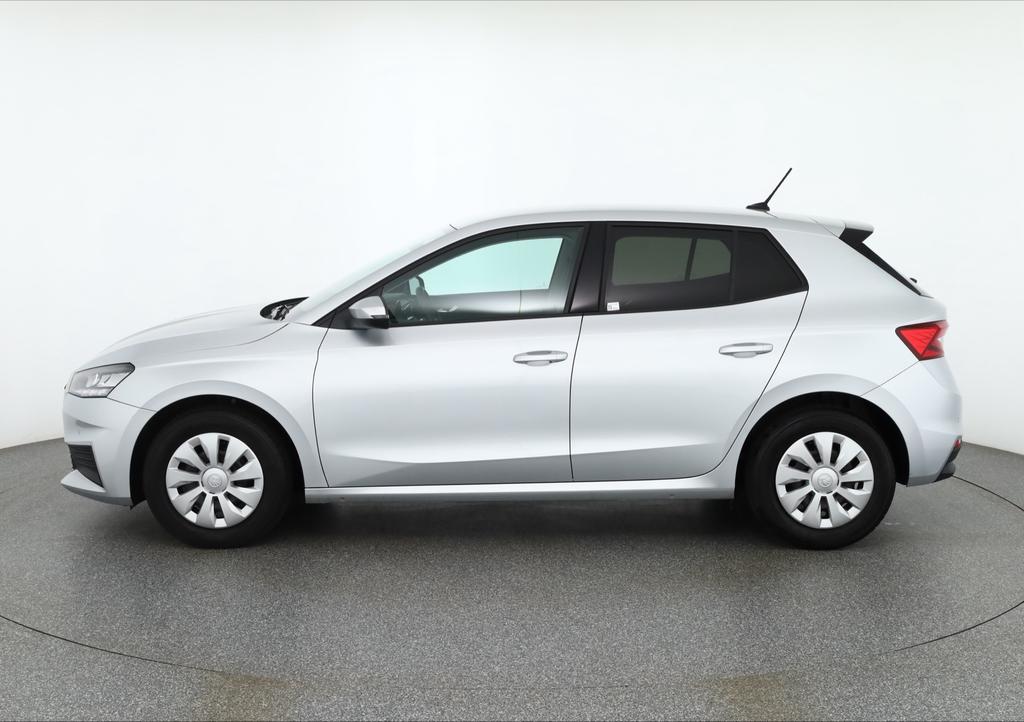 Skoda Fabia 2022 г. Серебристый, пробег 32399 км