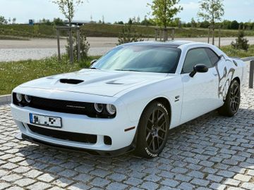 Dodge Challenger - 12