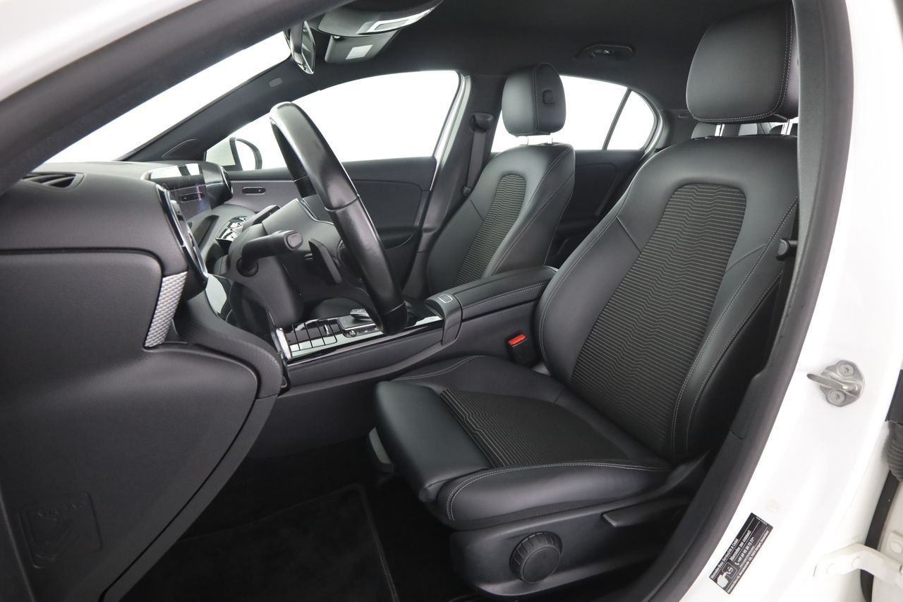 Mercedes-Benz MERCEDES Classe A (W177) A 180 d Automatic Sport imagem 2