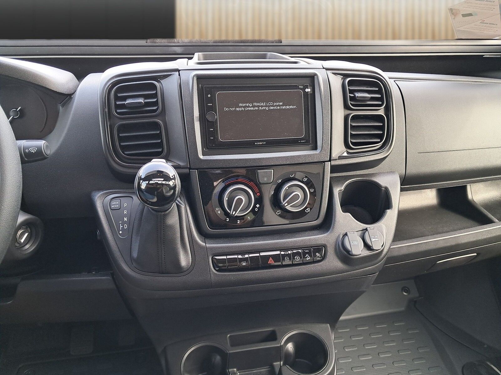 Fahrzeugabbildung Eura Mobil Profila RS PRS 695 EB Automatik + Mondial Paket