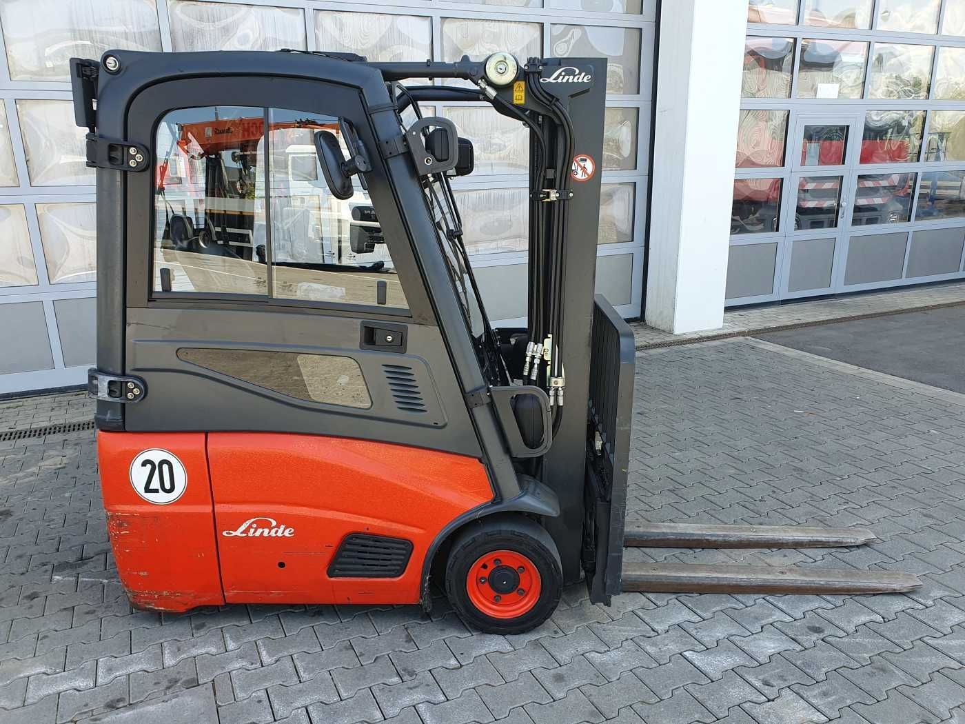 Fahrzeugabbildung Linde E14 - 01 / Triplex: 4.00m! / SS / nur 3.405h!