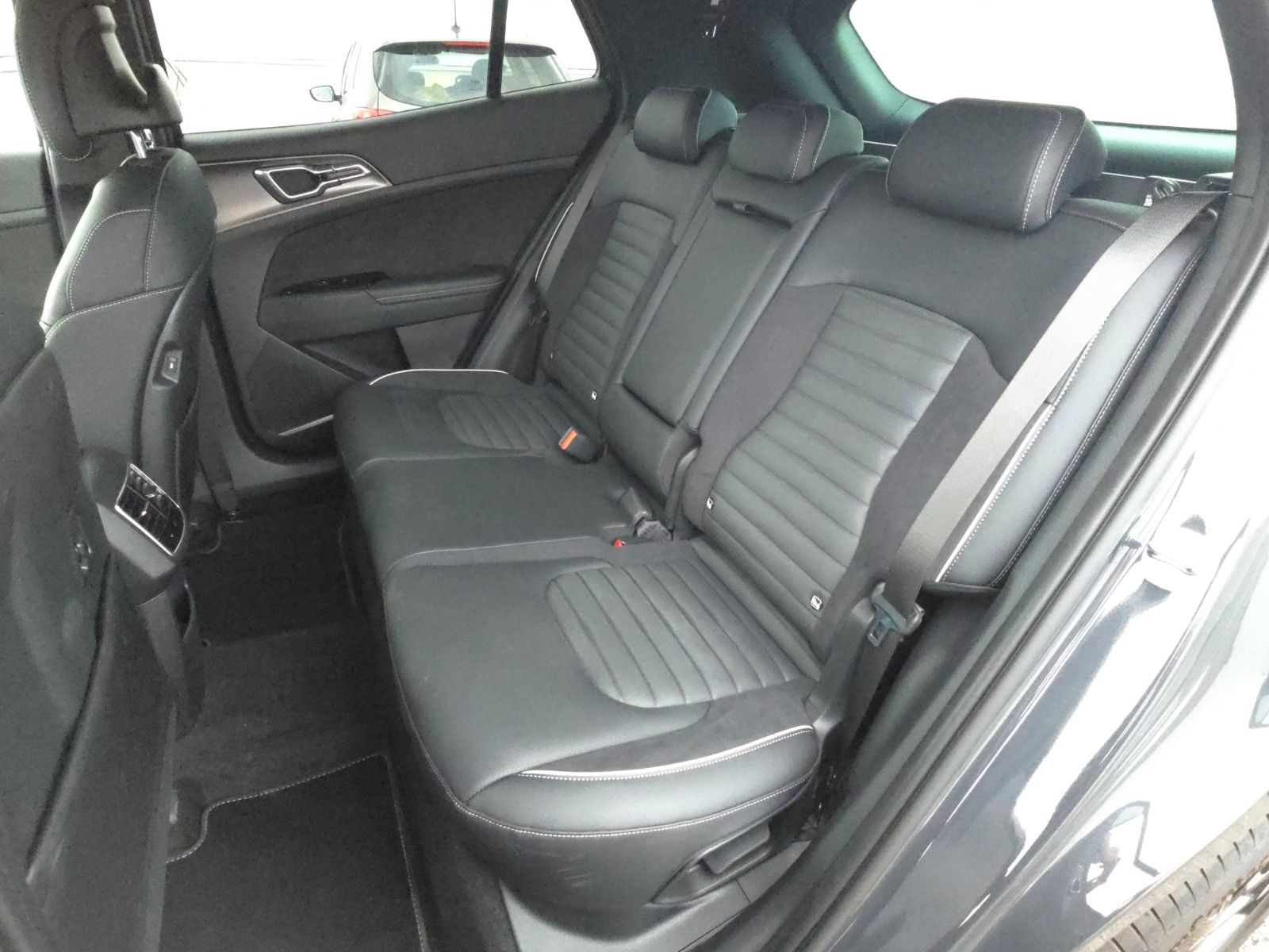 Fahrzeugabbildung Kia SPORTAGE 1.6T HEV AWD GTL SD GD DRI SOUN