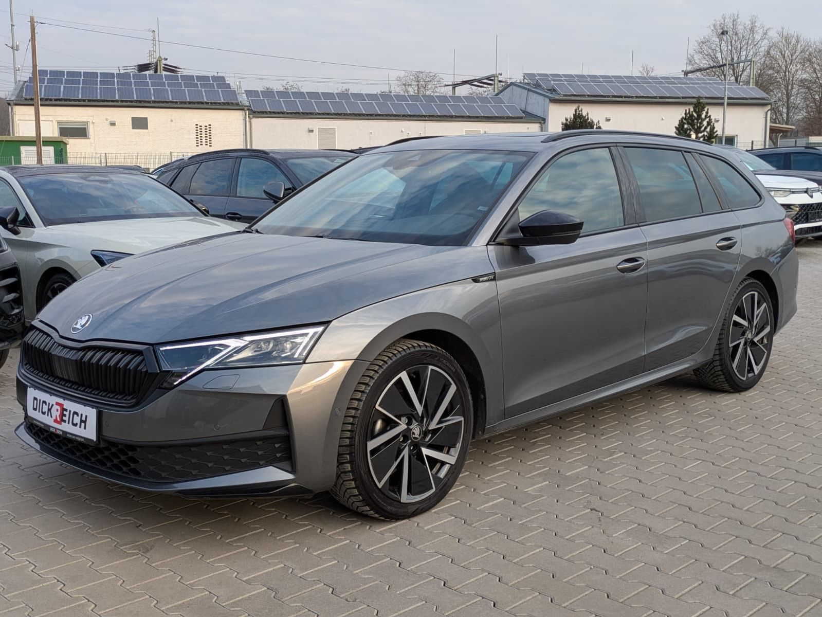 Fahrzeugabbildung SKODA Octavia 1.5 DSG Sportline PANO*MATRIX*AHK*5J.GAR