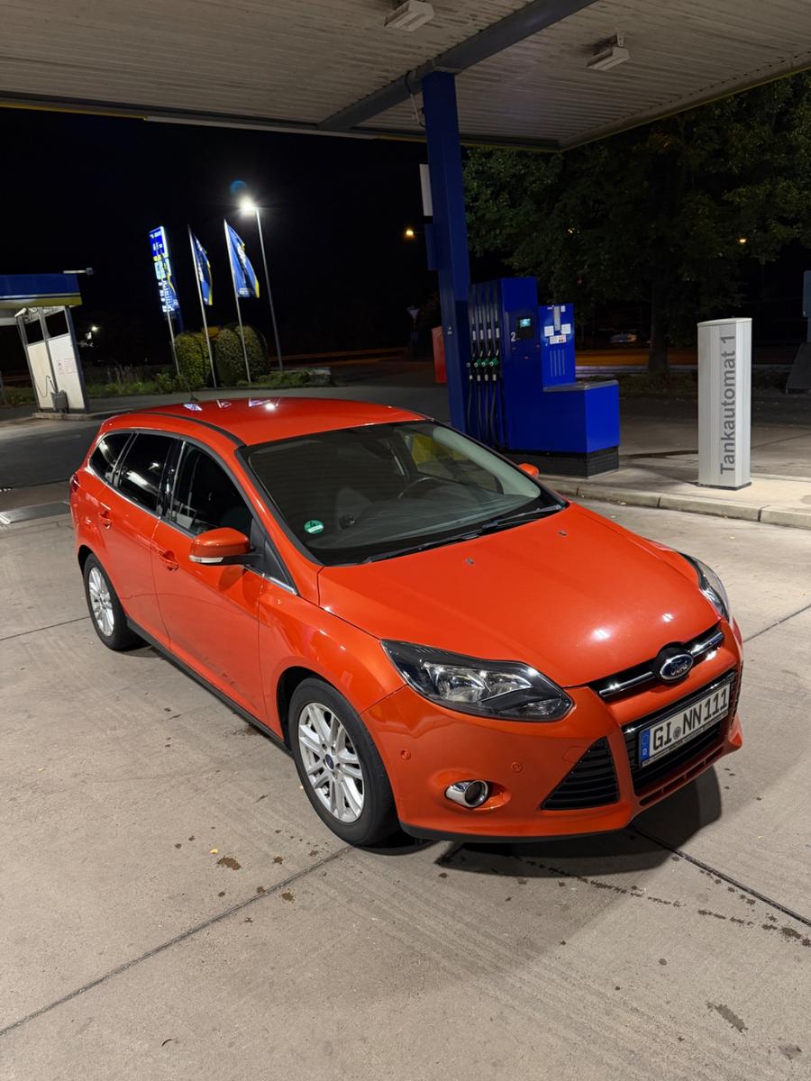 Ford Focus 2012 — interior