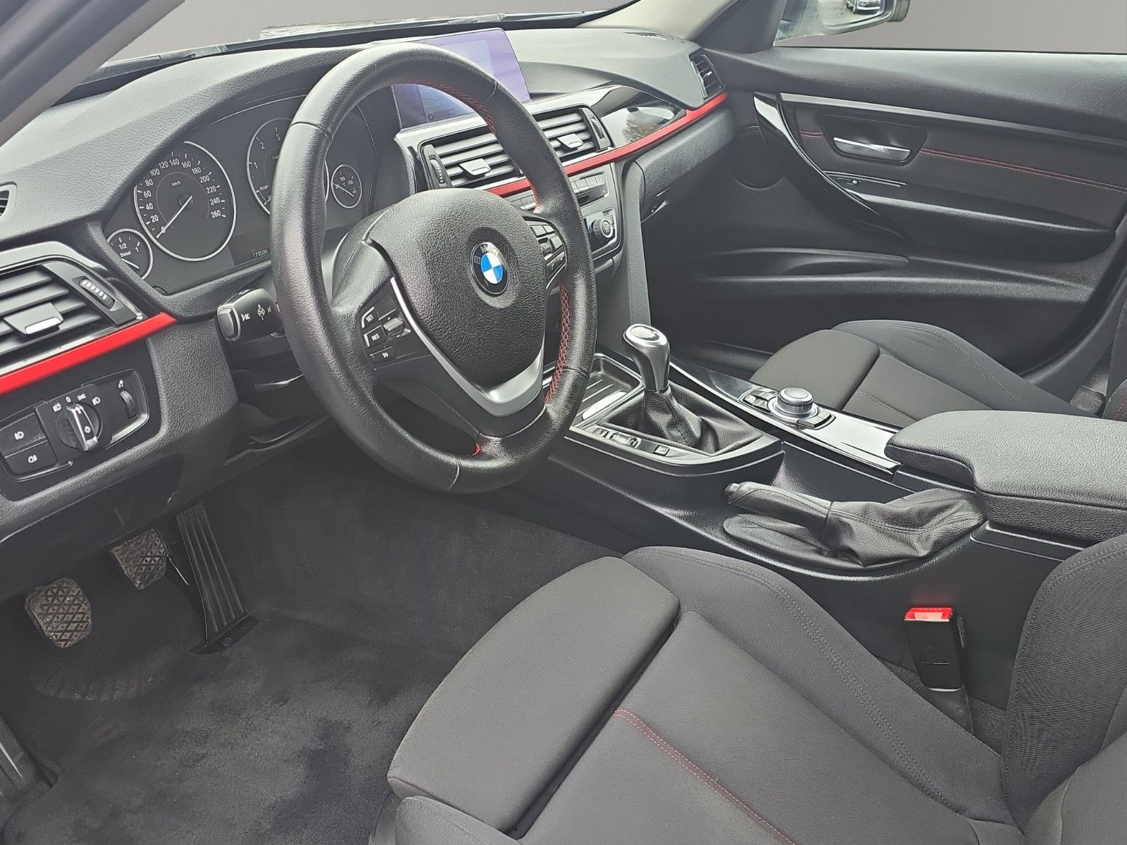 Fahrzeugabbildung BMW 318d Touring Sport Line Navi PDC Elktr.Heckklapp