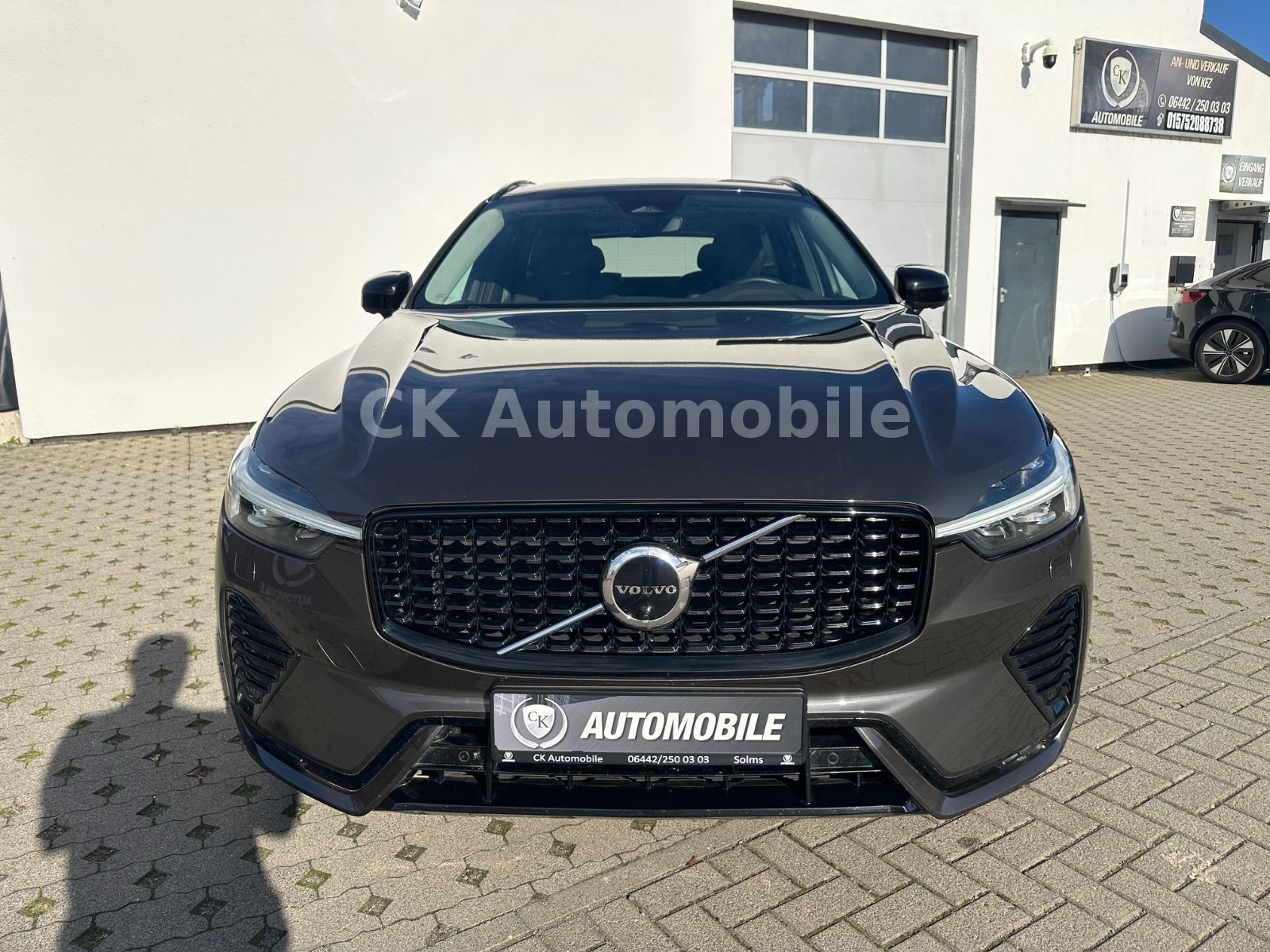 Fahrzeugabbildung Volvo XC60 B4 PlusDark AWD/BLIS/Leder/Pano/LED/360°Kam