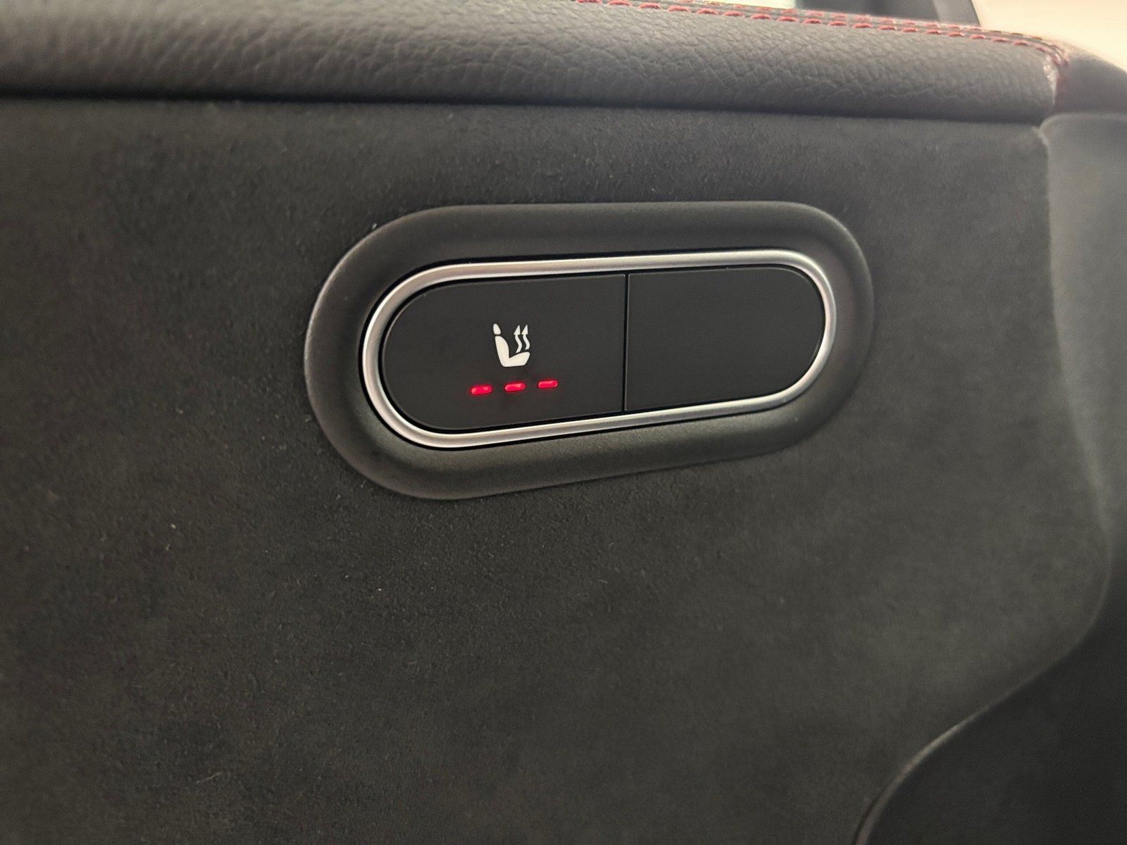 Fahrzeugabbildung Mercedes-Benz CLA 200 AMG Prem *Pano*STDHZG*Distro*360°*Night*