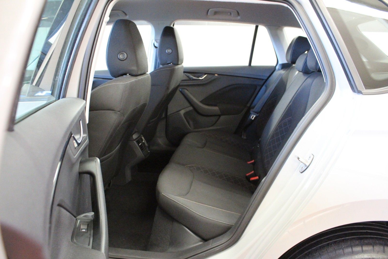 Fahrzeugabbildung SKODA Kamiq 1.0 TSI 85kW Ambition *Winterräder Alu*