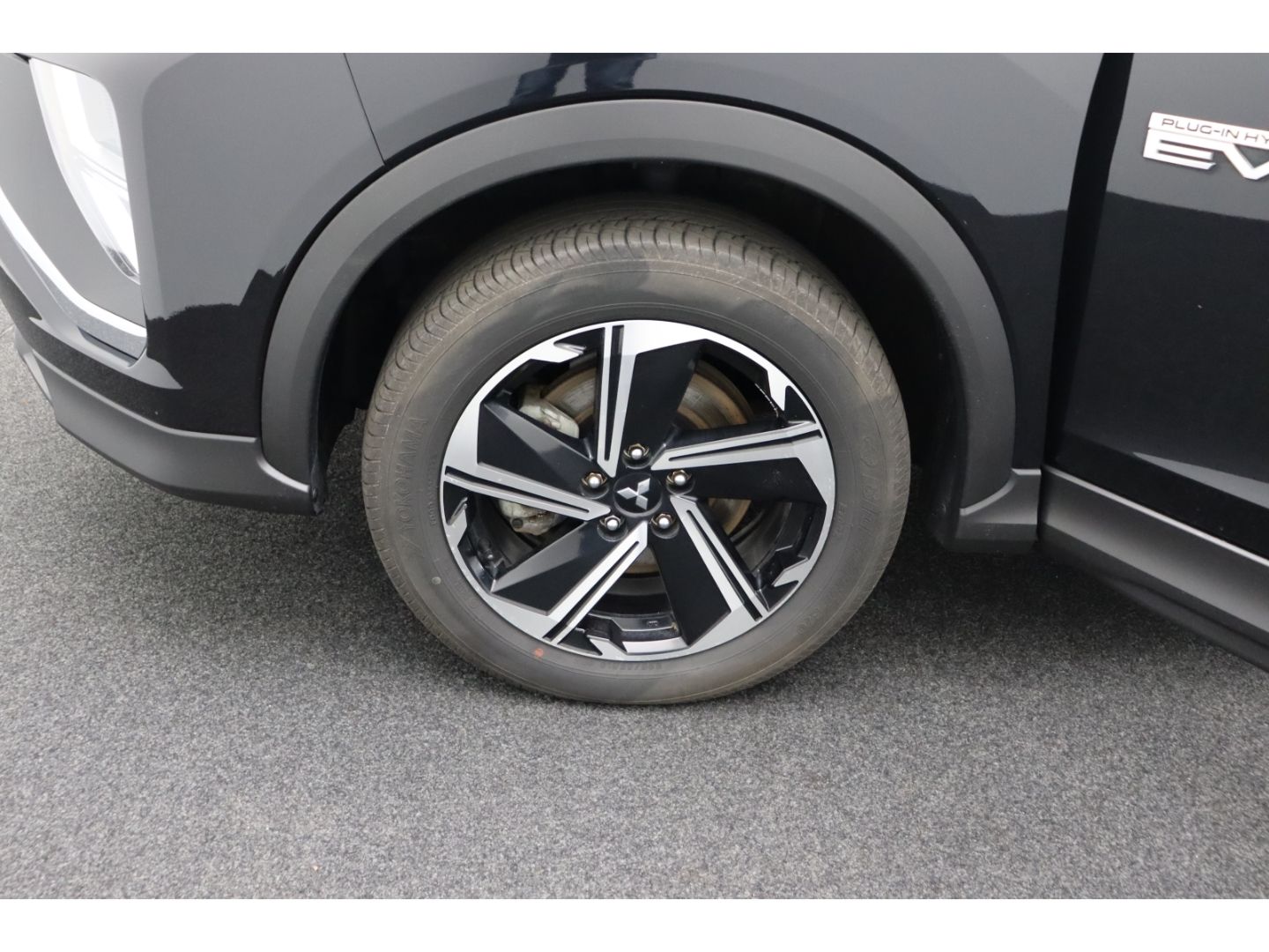 Fahrzeugabbildung Mitsubishi Eclipse Cross 2.4 Basis Hybrid 4WD