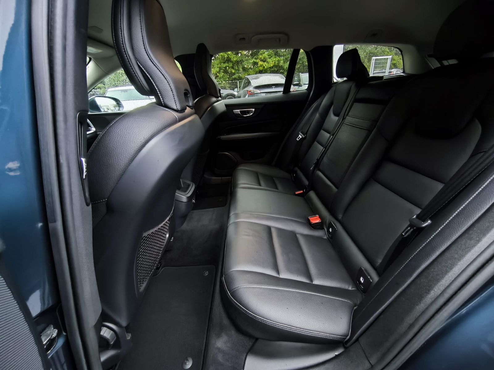 Fahrzeugabbildung Volvo V60 Momentum VIRTU+NAVI+SHZ+LEDER+KAM+TEMP+AHK+