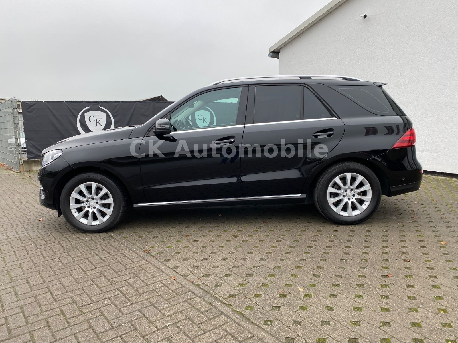 Fahrzeugabbildung Mercedes-Benz GLE 350d 4Matic/Navi/Rückfahrkamera/Tempomat