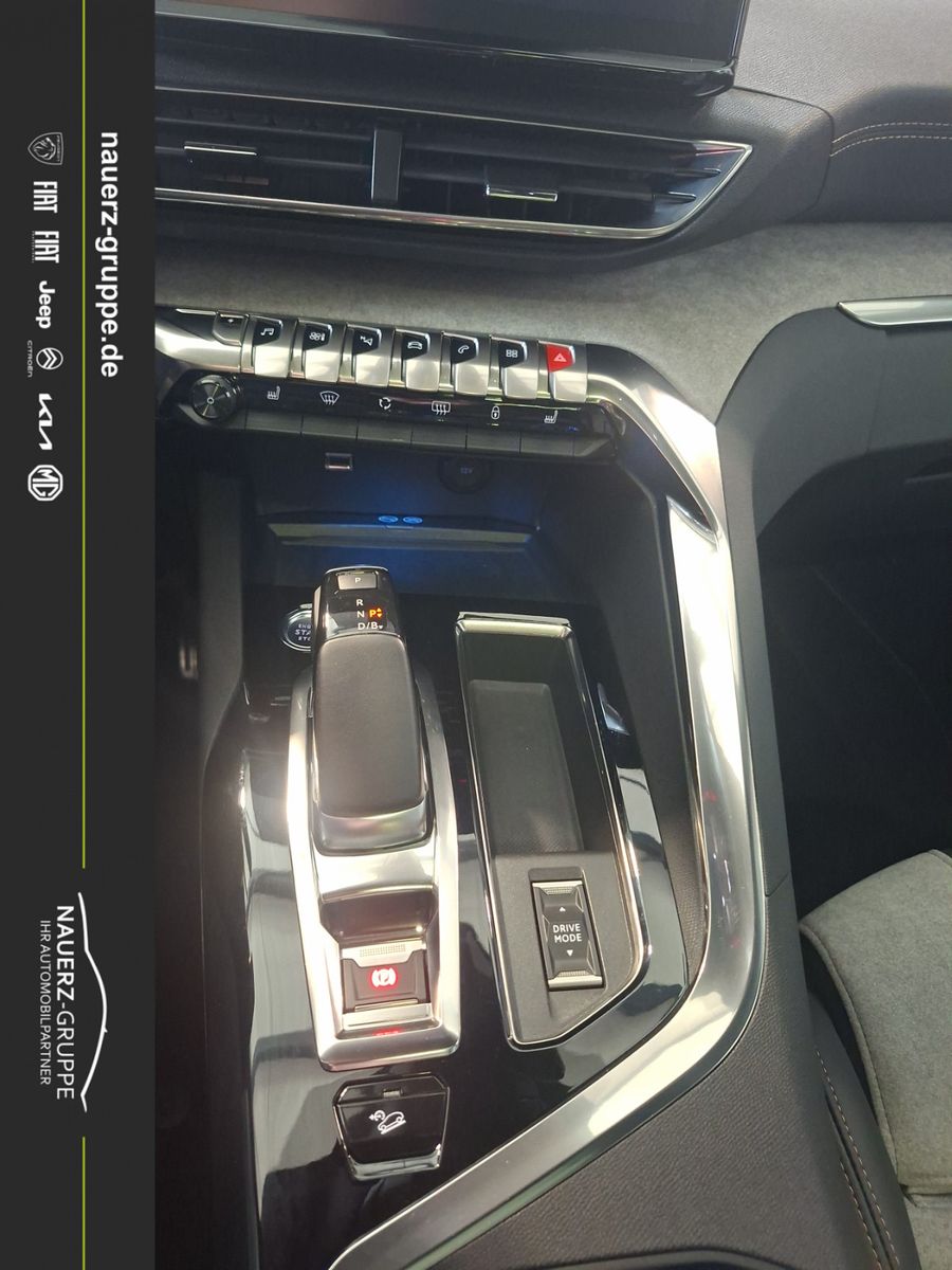 Fahrzeugabbildung Peugeot 3008 Hybrid4 300 GT